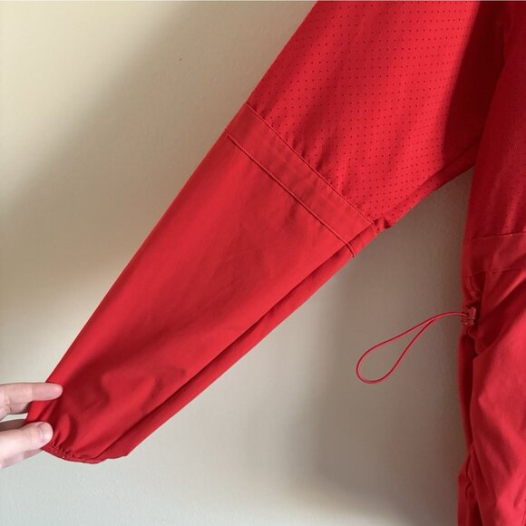 Under Armour HeatGear Women M Red Loose Hooded Squad Woven 1/2 Zip Jacket - Picture 5 of 12